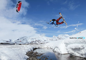 maritimer Kalender 2012 Kitesurfing Monat 8